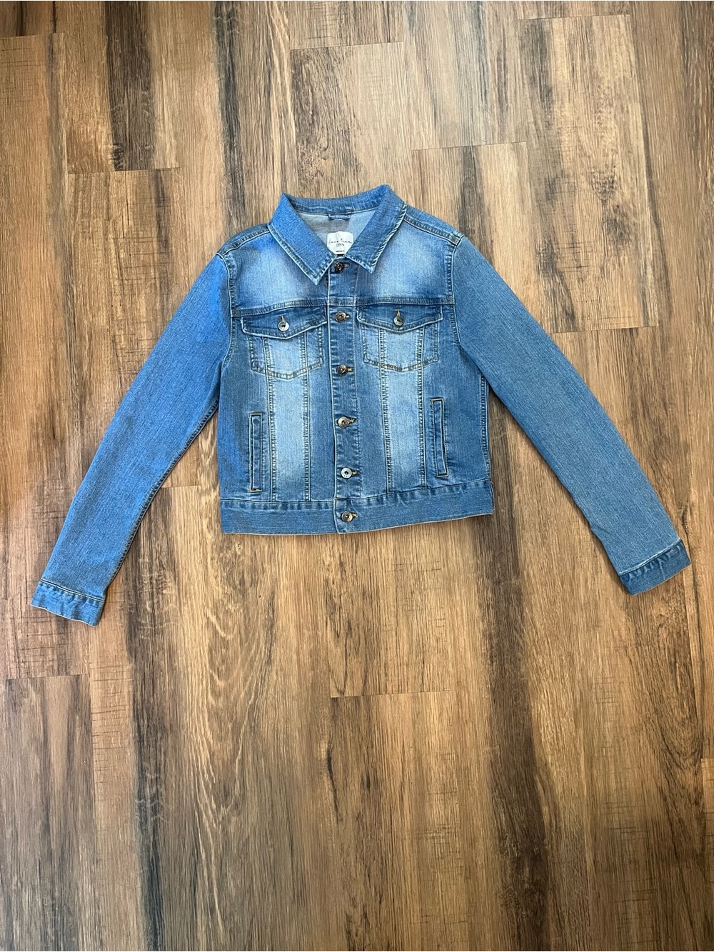 Love Tree Classic Denim Jacket Women’s Sz Medium Blue Faded Wash Pockets